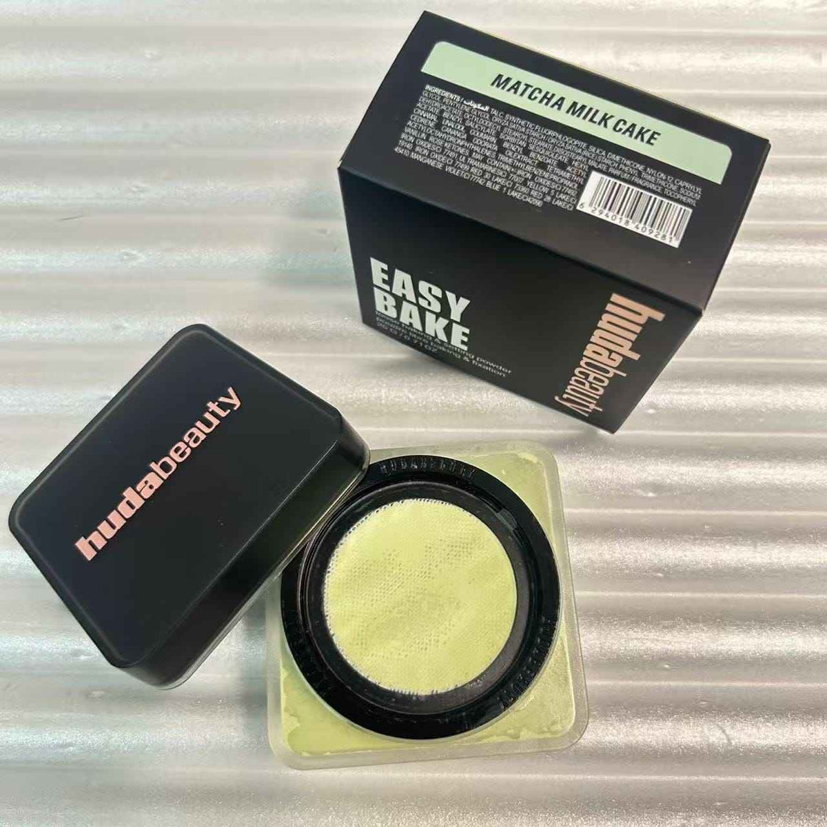 HUDA BEAUTY Baby Bake Easy Bake Loose Powder Mini