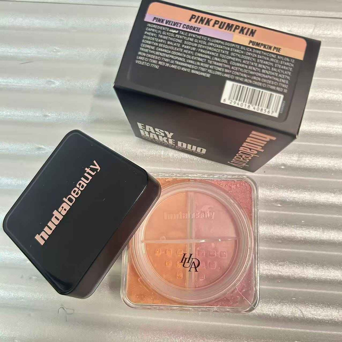 HUDA BEAUTY Baby Bake Easy Bake Loose Powder Mini